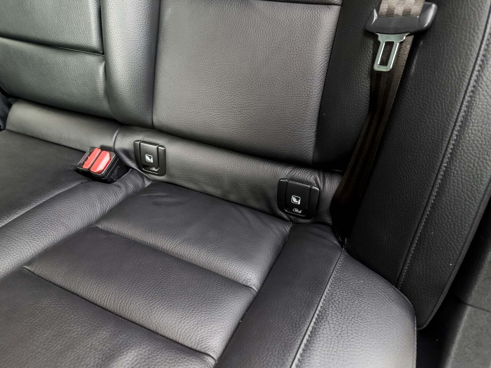 Grå Volvo V60 fra 2023