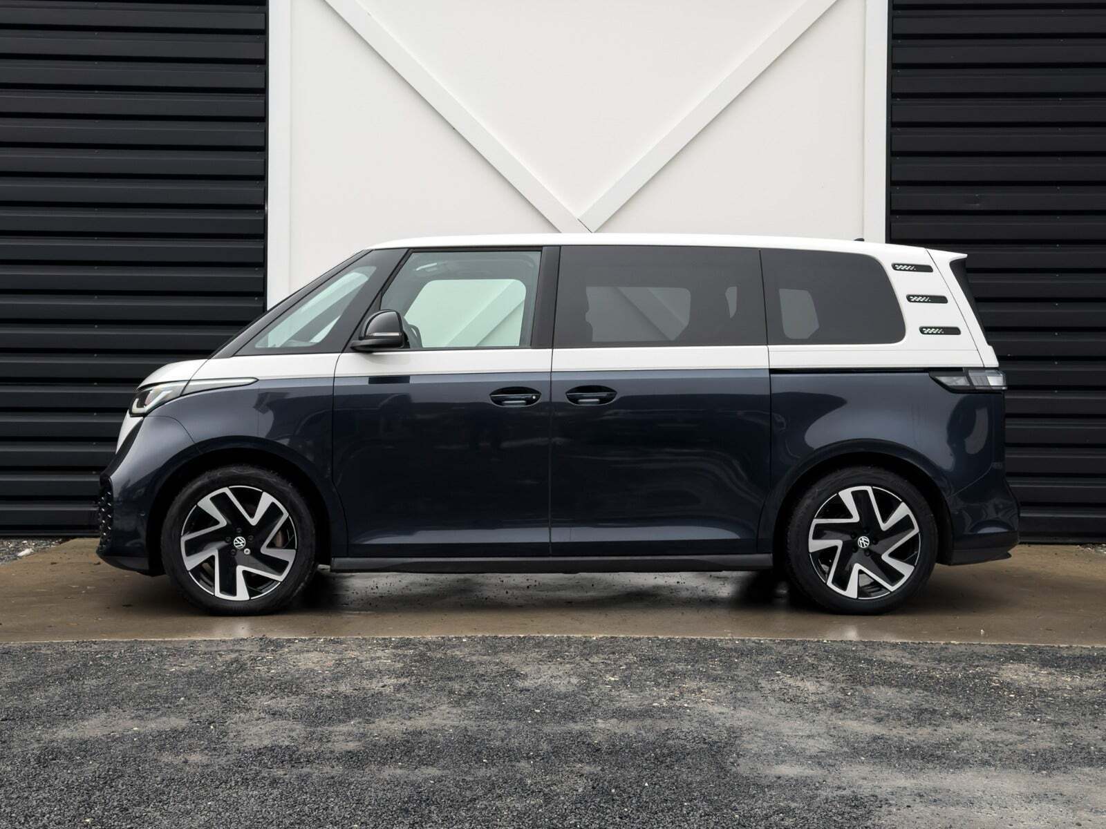 VW ID.Buzz 77 Life 75 Years Edition SWB