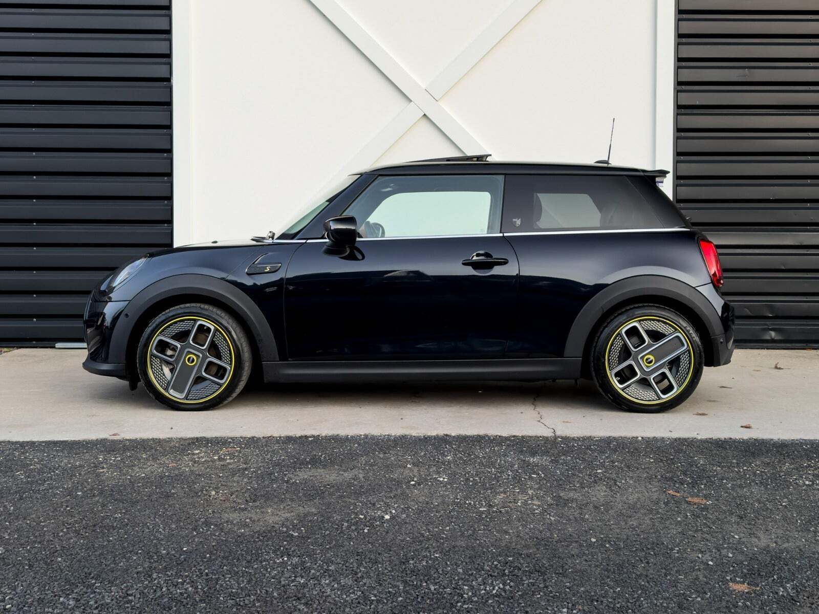 Mini Cooper SE Younique Trim