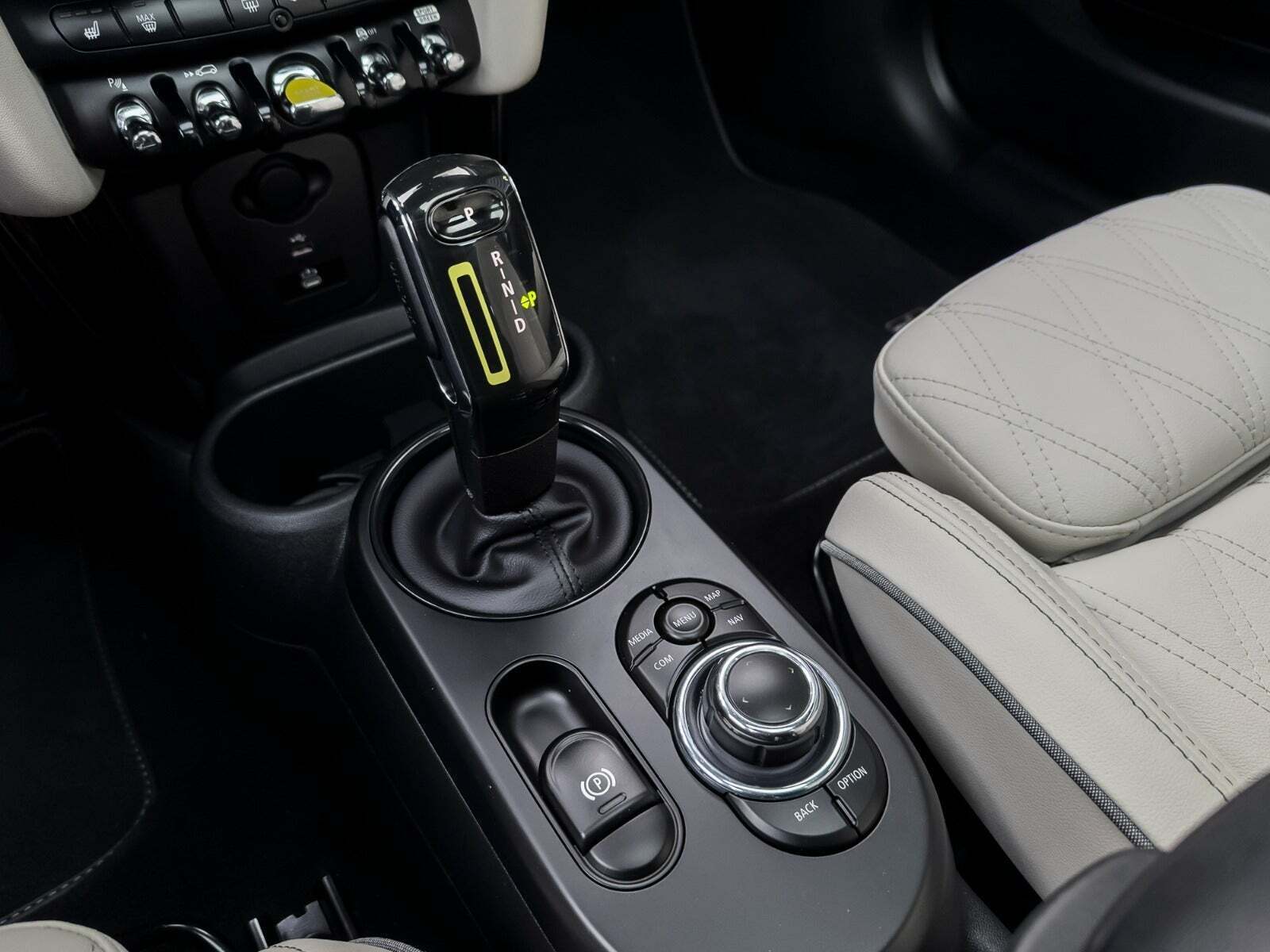 Sort Mini Cooper SE fra 2022