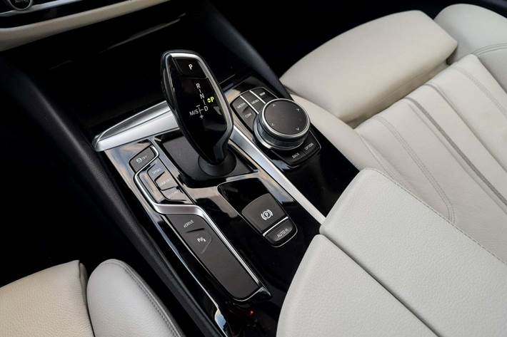 Sort BMW 530e fra 2020