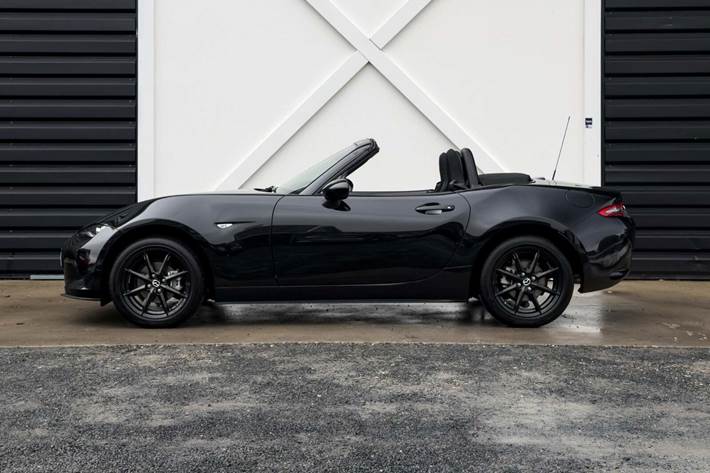 Sort Mazda MX-5 fra 2025