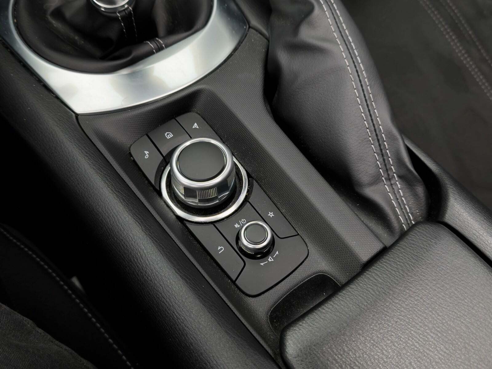 Sort Mazda MX-5 fra 2025