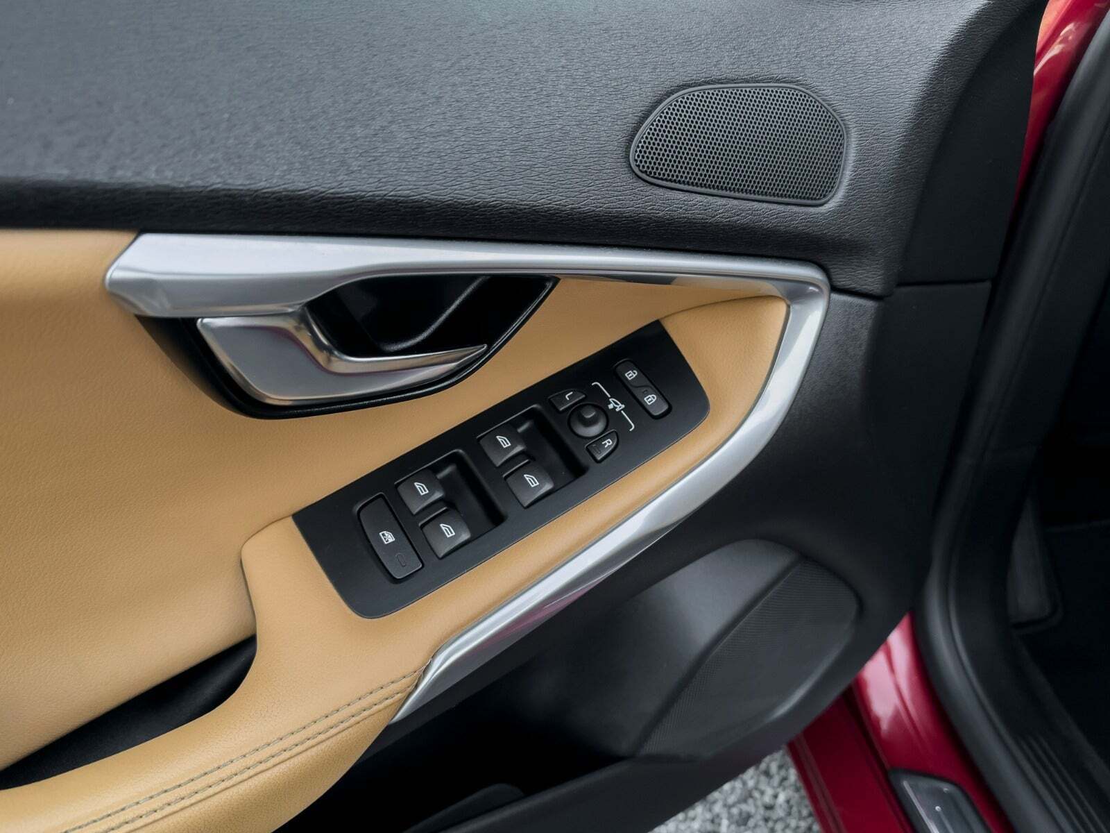 Rød Volvo V40 fra 2018