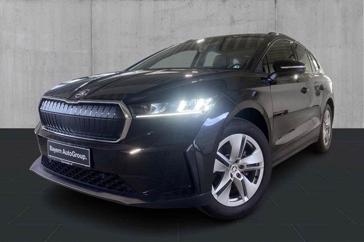 Sort Skoda Enyaq fra 2022 set udefra