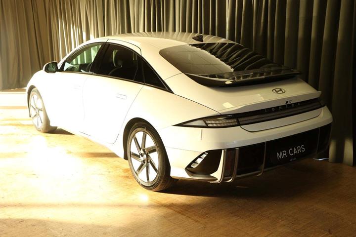 Hvid Hyundai Ioniq 6 fra 2024