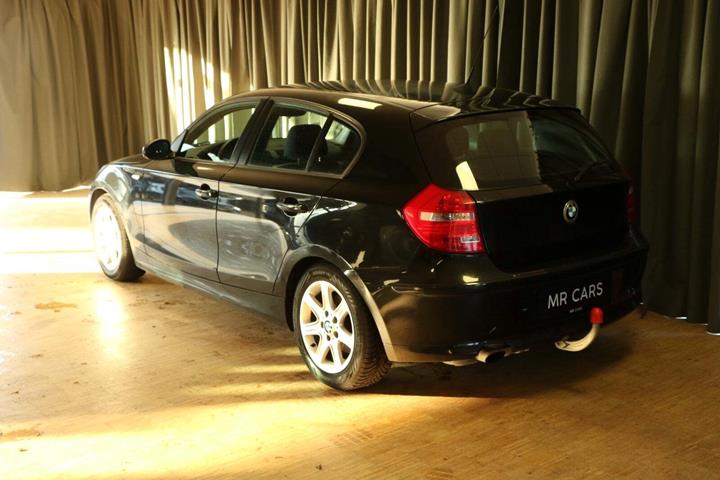 Grøn BMW 118i fra 2008