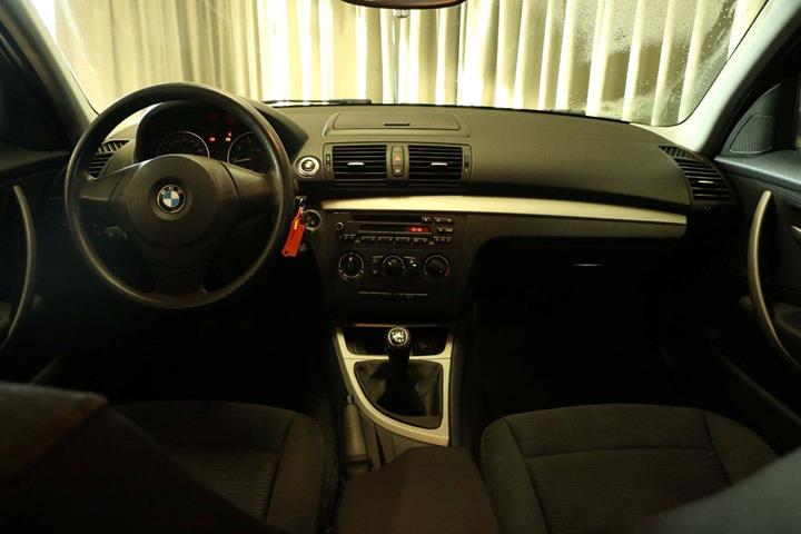Grøn BMW 118i fra 2008
