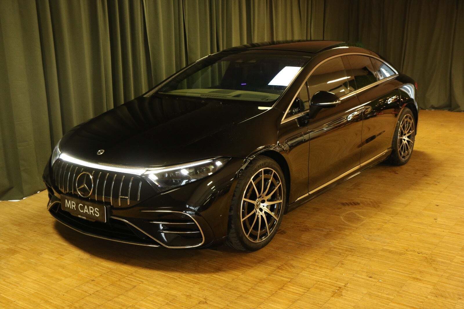 Grøn Mercedes EQS450+ fra 2022