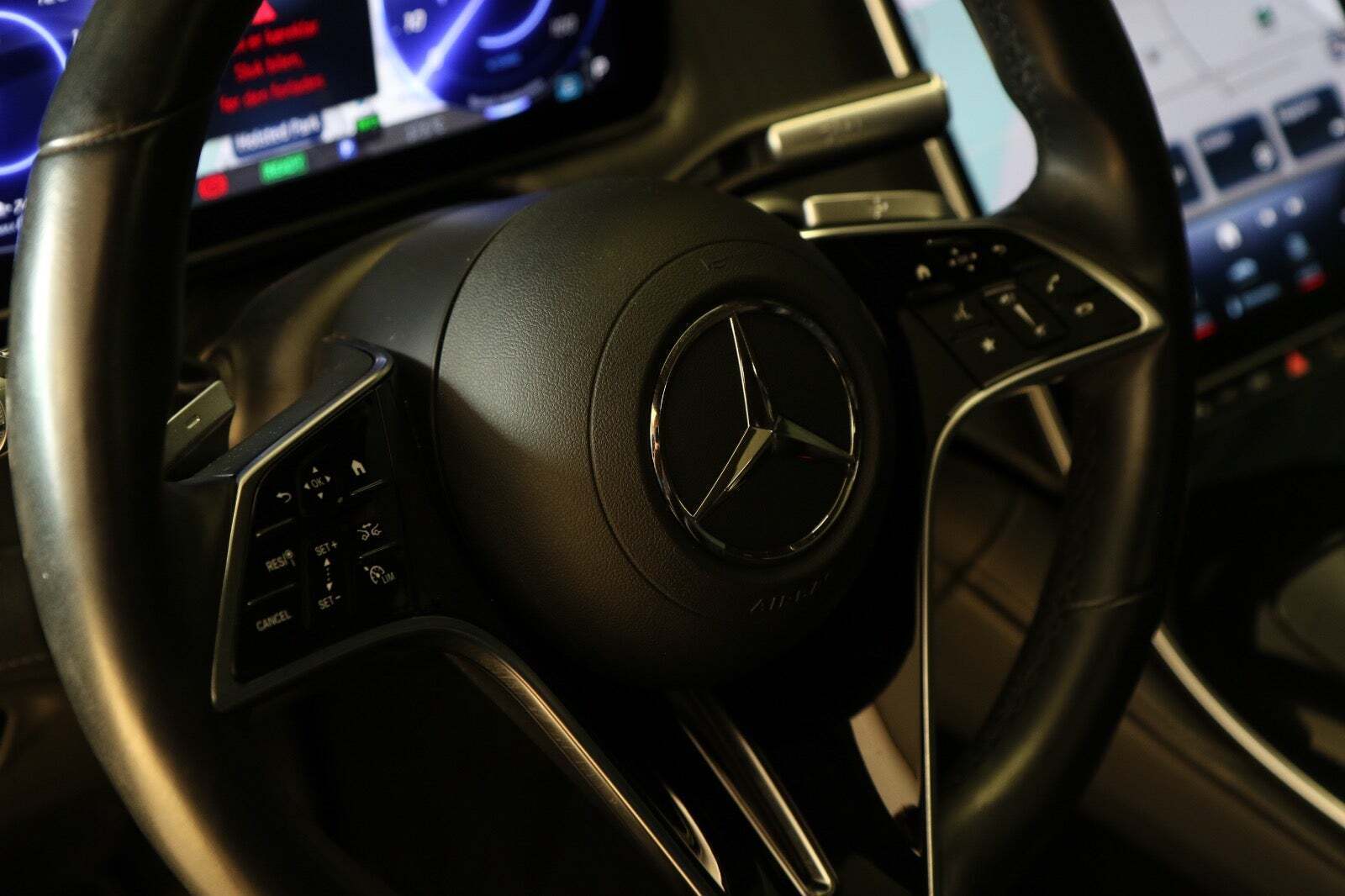 Grøn Mercedes EQS450+ fra 2022