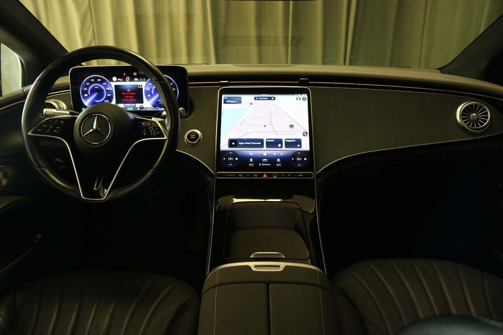 Grøn Mercedes EQS450+ fra 2022