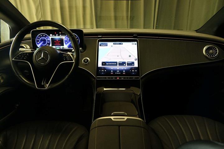Grøn Mercedes EQS450+ fra 2022