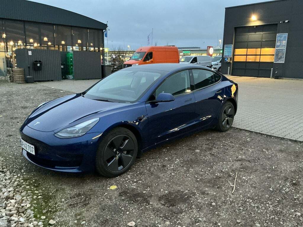 Tesla Model 3 RWD