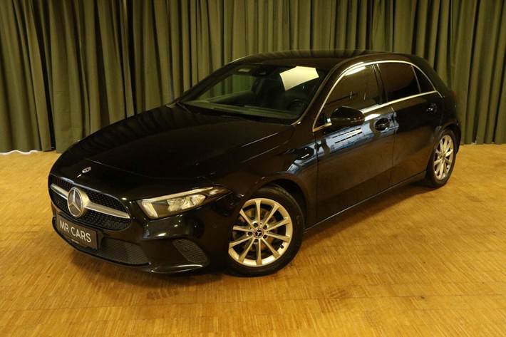 Grøn Mercedes A200 fra 2019 set udefra