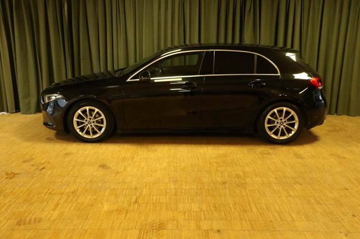 Grøn Mercedes A200 fra 2019