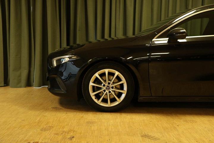 Grøn Mercedes A200 fra 2019