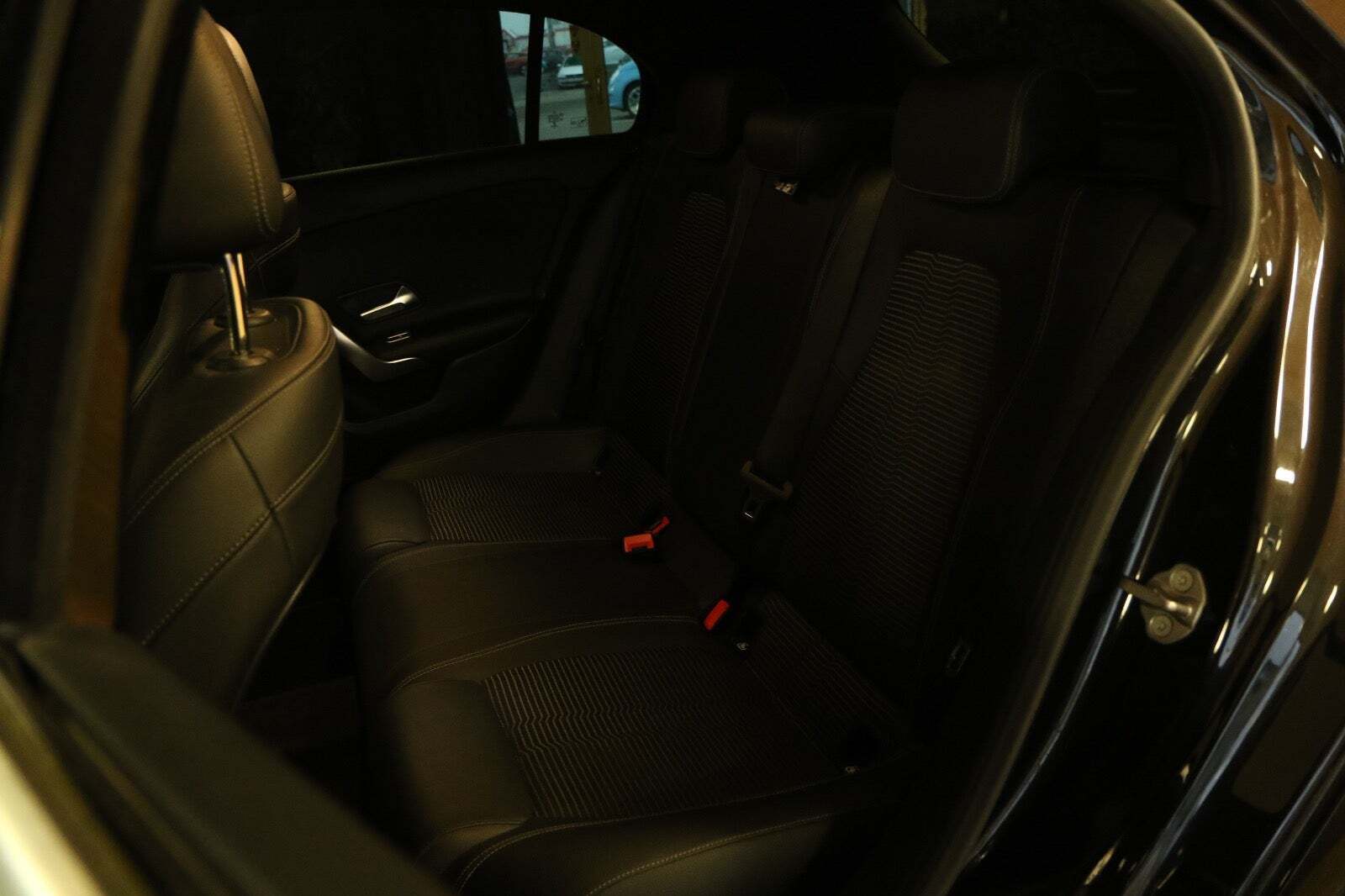 Grøn Mercedes A200 fra 2019