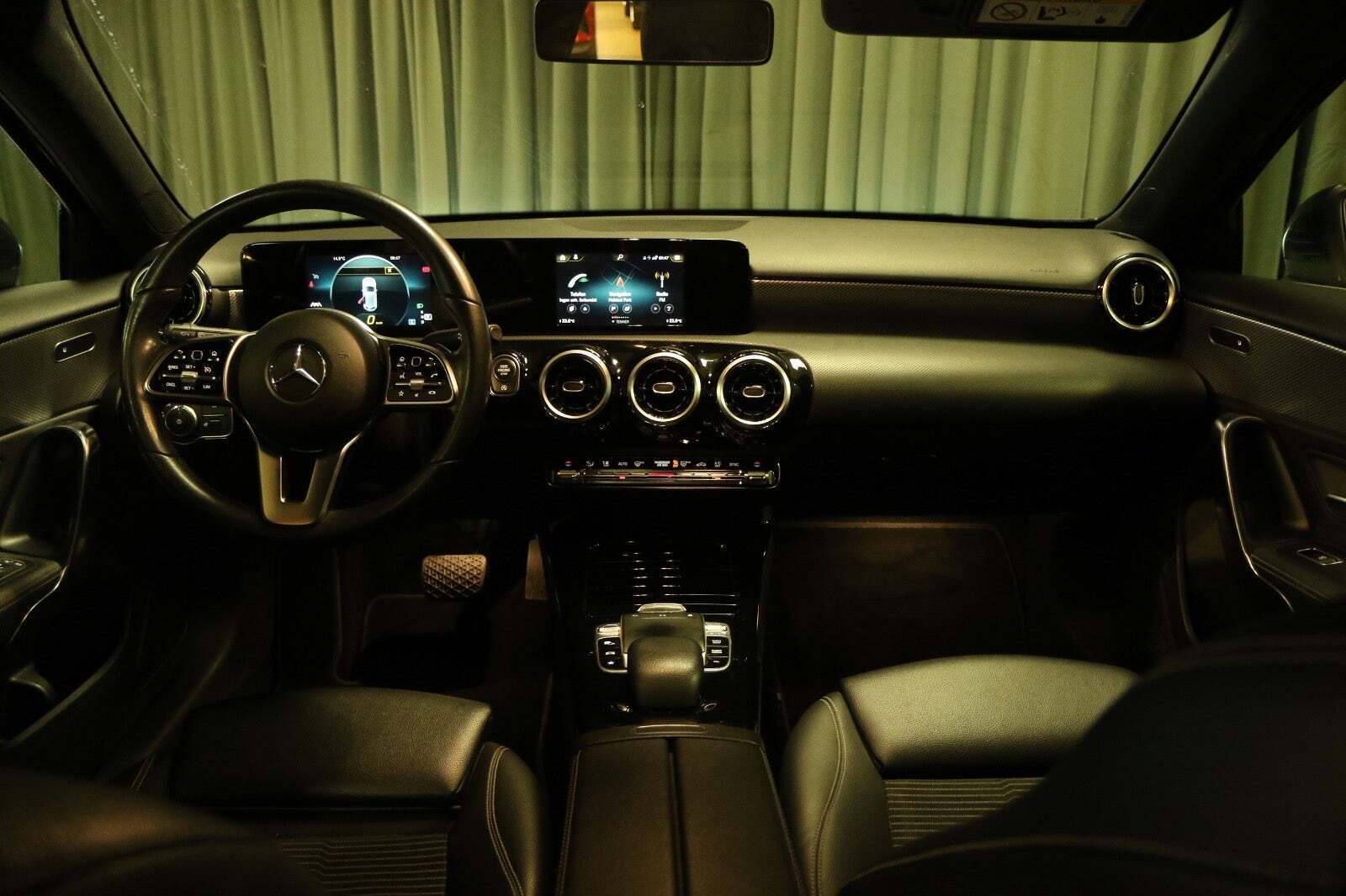 Grøn Mercedes A200 fra 2019