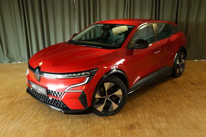 Rød Renault Megane E-Tech fra 2022 set udefra