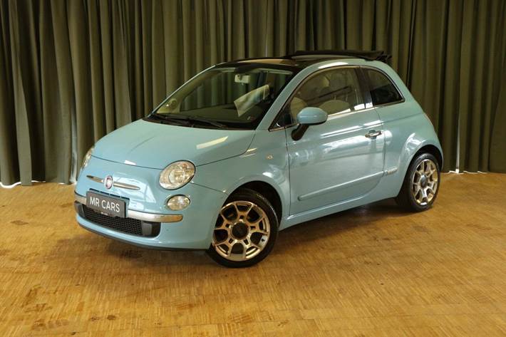 Grøn Fiat 500C fra 2011 set udefra