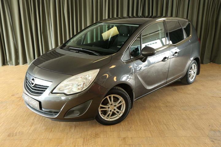 Sort Opel Meriva fra 2011 set udefra