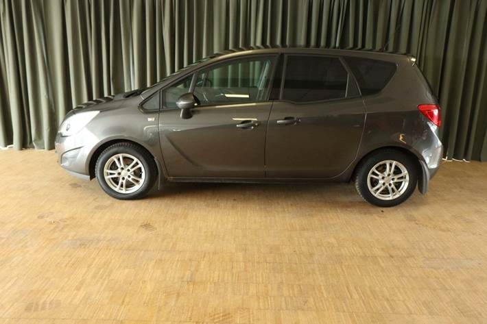 Sort Opel Meriva fra 2011