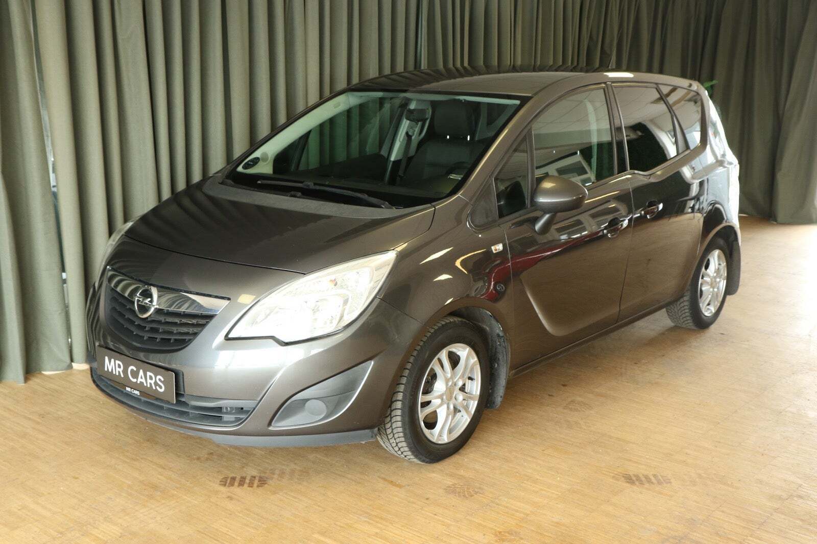 Sort Opel Meriva fra 2011