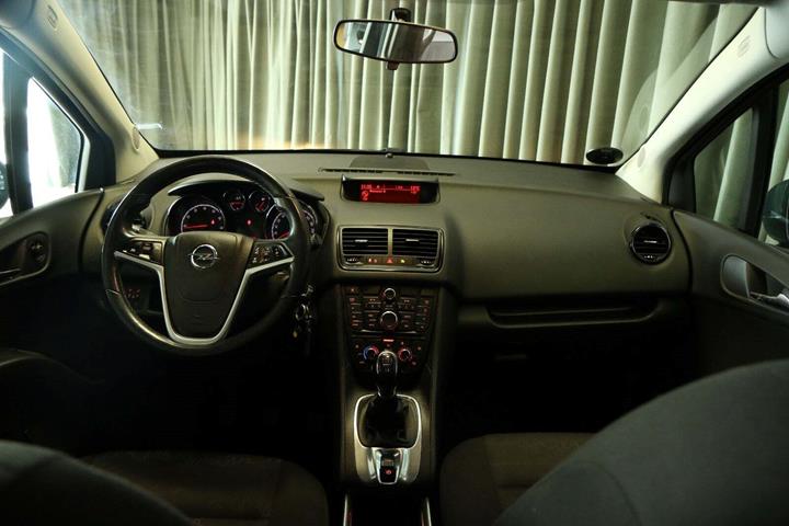 Sort Opel Meriva fra 2011
