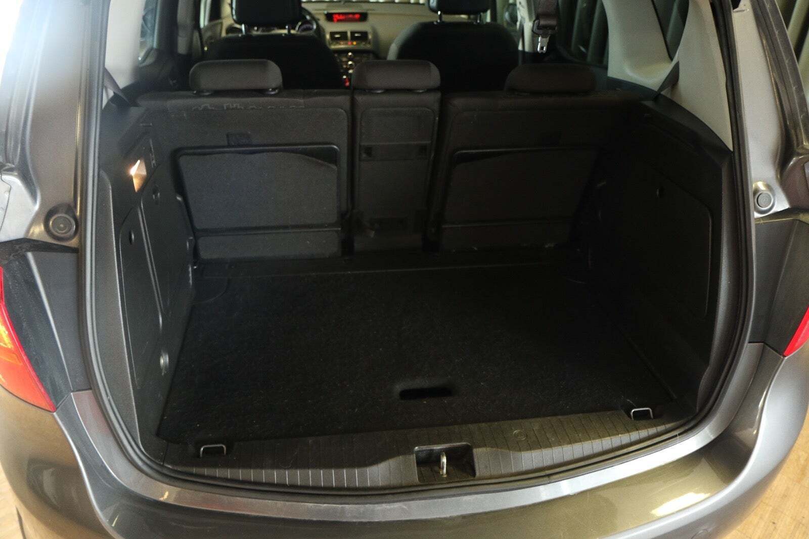 Sort Opel Meriva fra 2011