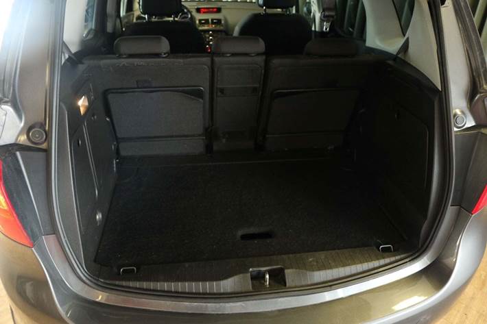 Sort Opel Meriva fra 2011