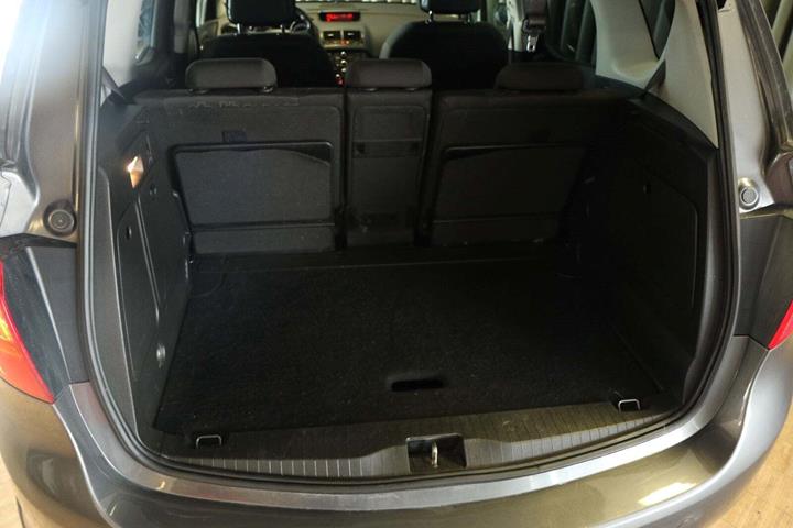 Sort Opel Meriva fra 2011