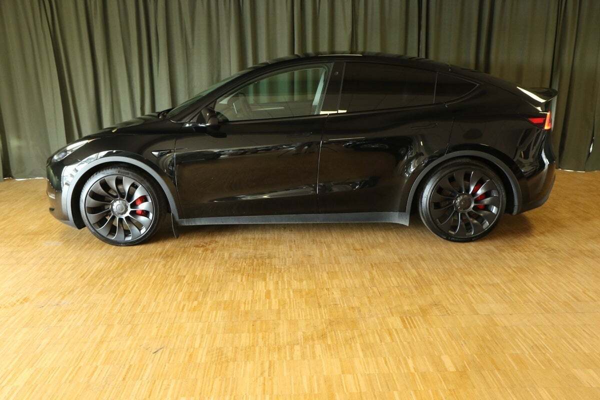 Tesla Model Y Performance AWD