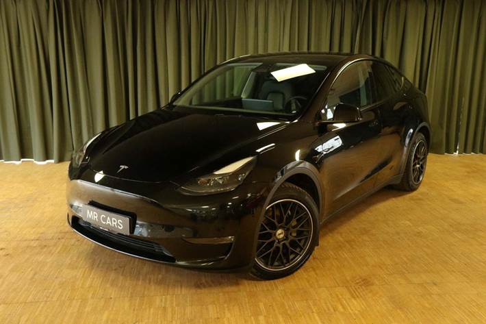 Grøn Tesla Model Y fra 2022 set udefra