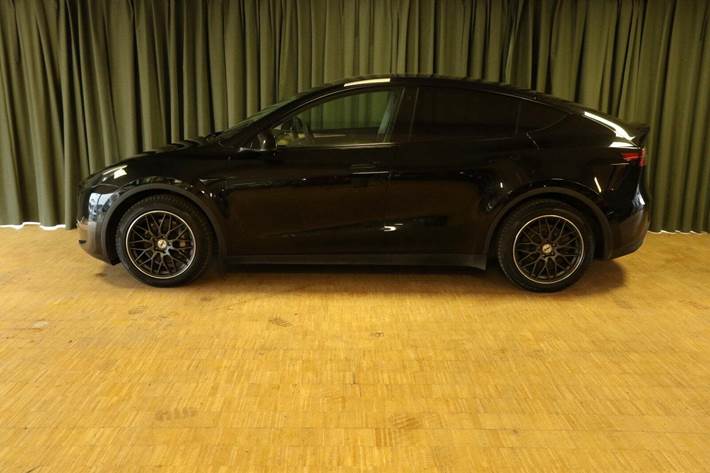 Grøn Tesla Model Y fra 2022