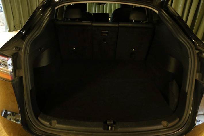 Grøn Tesla Model Y fra 2022