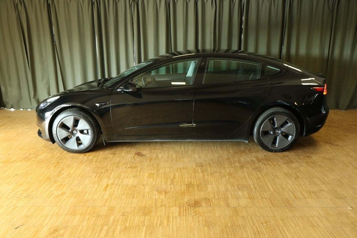 Tesla Model 3 RWD