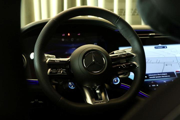 Sort Mercedes EQS53 fra 2023