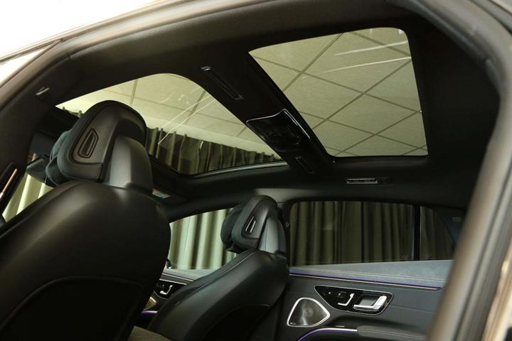 Sort Mercedes EQS53 fra 2023