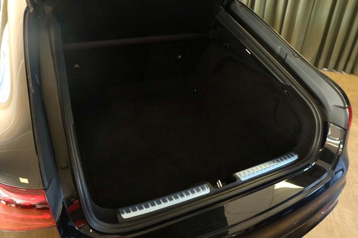 Sort Mercedes EQS53 fra 2023