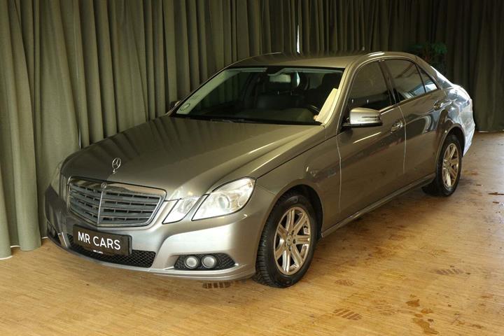 Grå Mercedes E200 fra 2011