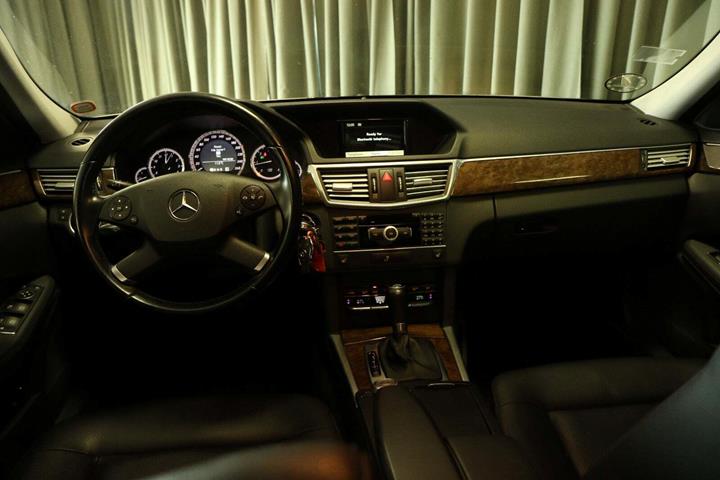 Grå Mercedes E200 fra 2011