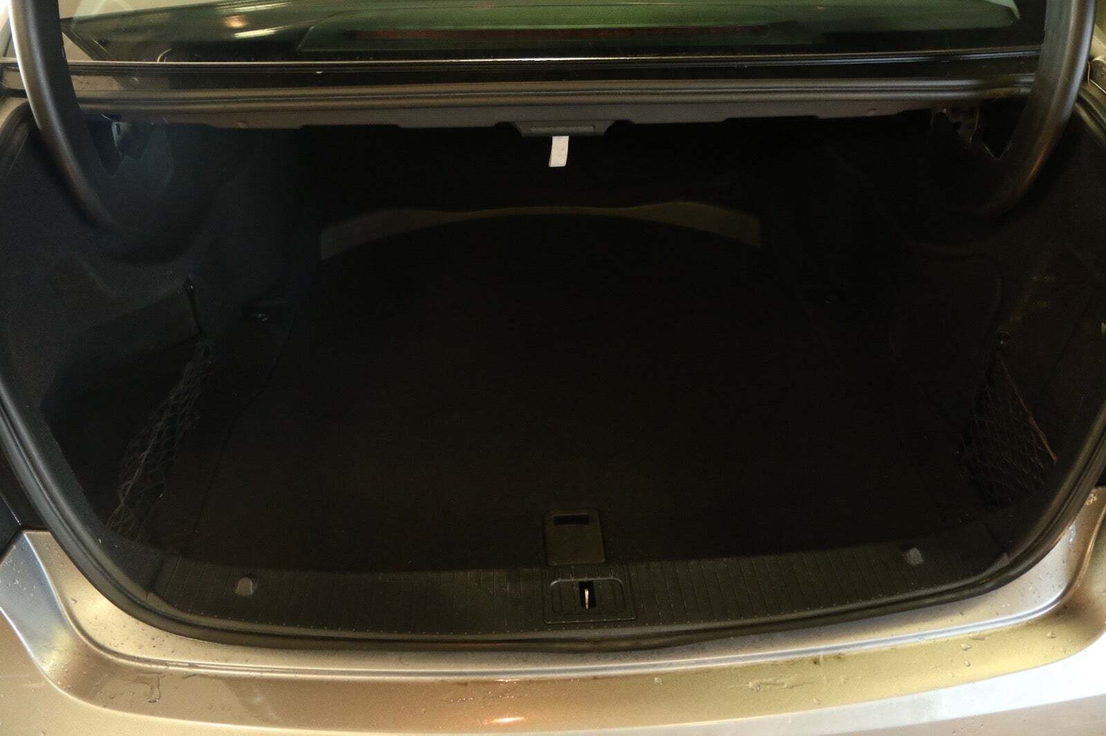 Grå Mercedes E200 fra 2011