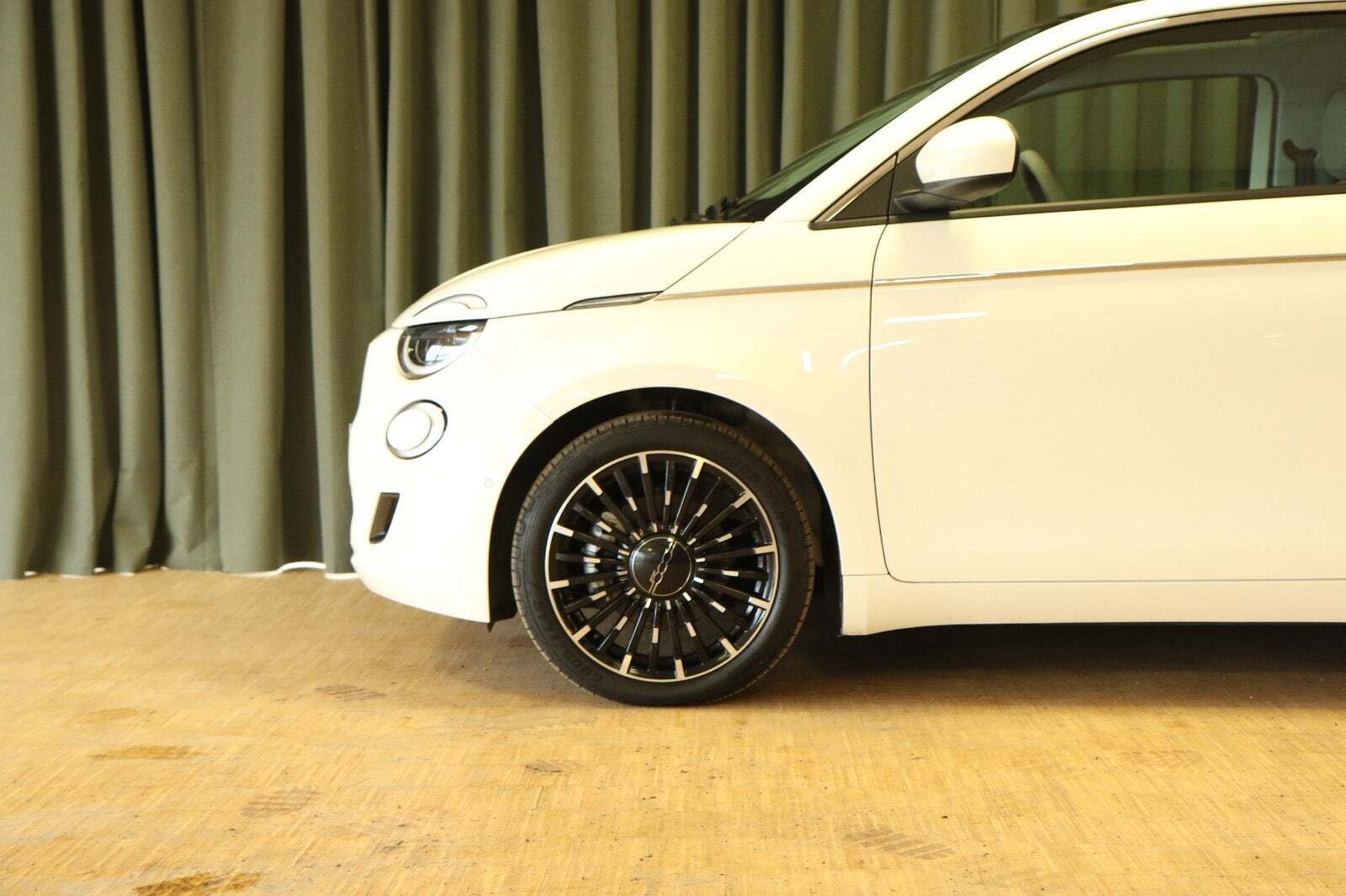 Fiat 500e 42 la Prima by Bocelli