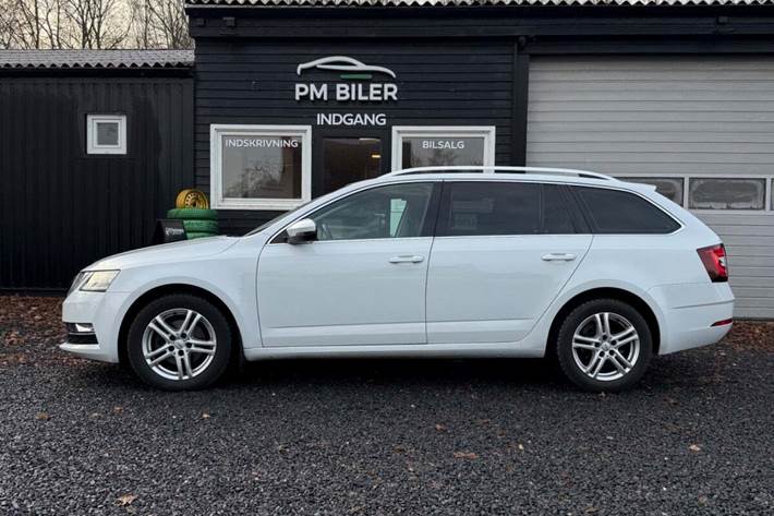 Hvid Skoda Octavia fra 2020