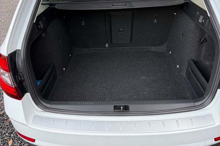 Hvid Skoda Octavia fra 2020