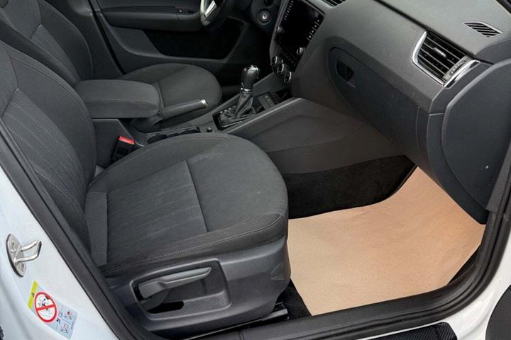 Hvid Skoda Octavia fra 2020
