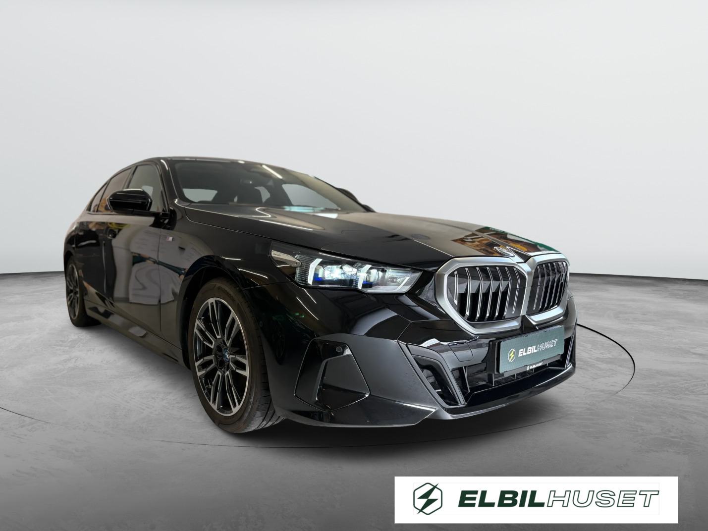 Sort BMW i5 fra 2024