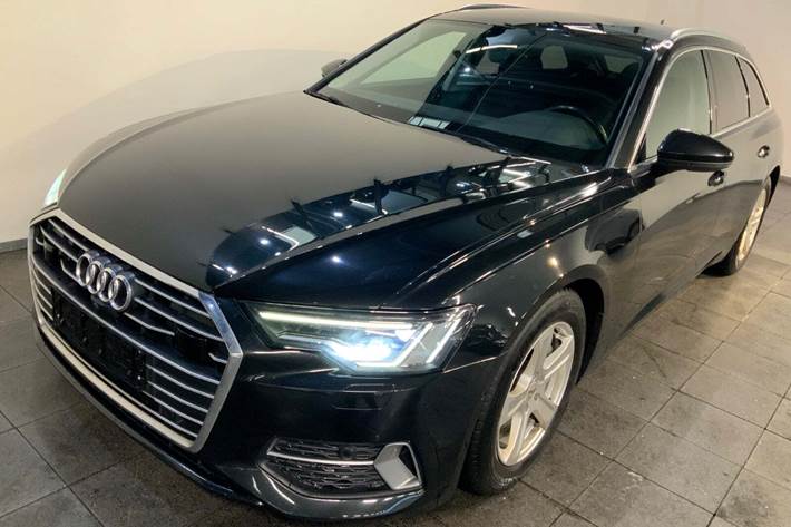 Grå Audi A6 fra 2020 set udefra