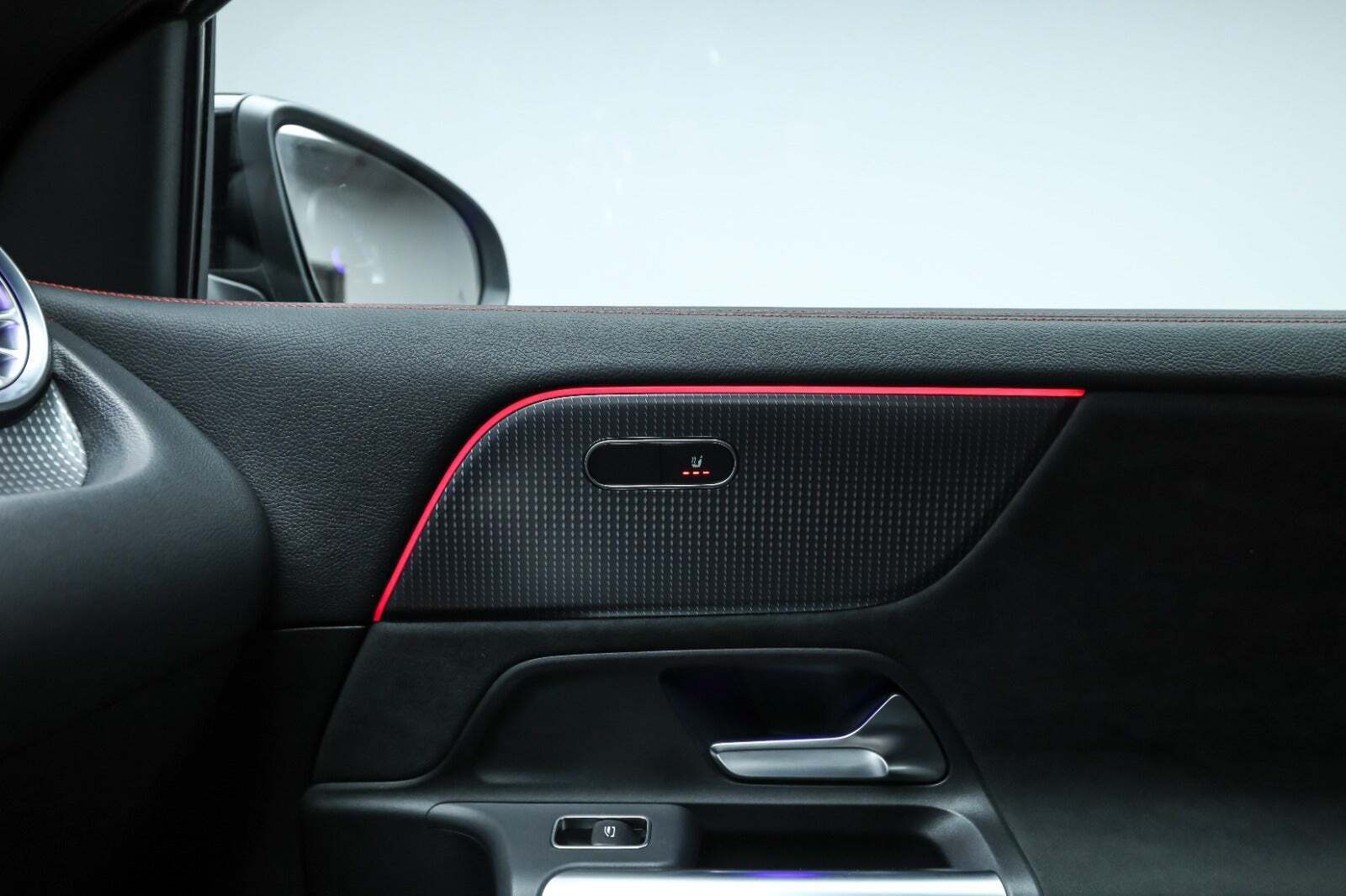 Grå Mercedes EQA250+ fra 2024