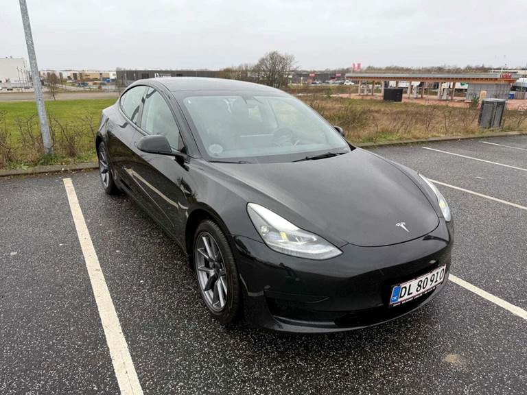 Tesla Model 3 RWD